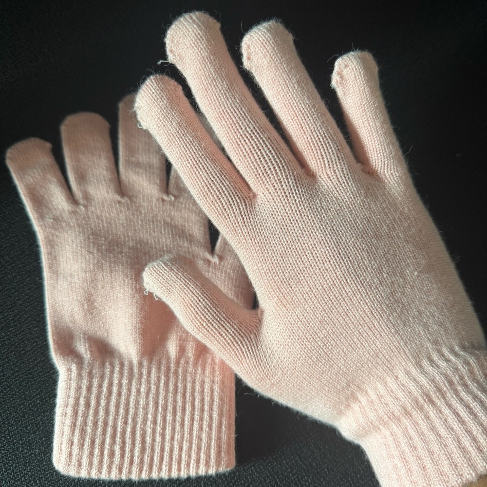 Soft Pink Knit Gloves